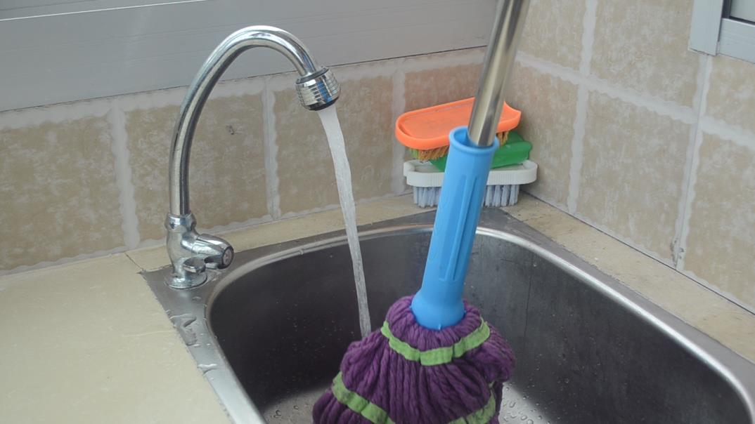 不管拖把多髒多黑，一個簡單的方法，拖把洗完乾淨如新，真實用