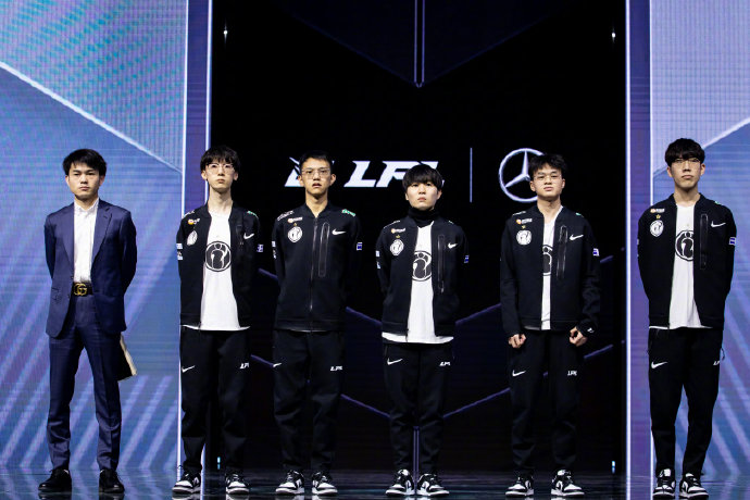 LNG unexpectedly 0 IG, explanation of a detail does not have discovery, this sapphire blue should carry caldron on the back