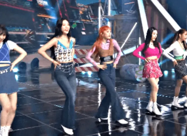 韩国4大企划社已经开始亏损了吗;Red Velvet今日公开回归初舞台