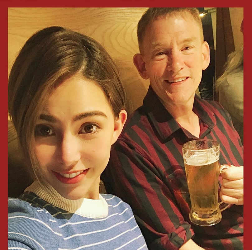 周杰倫曬照為岳父慶生，不叫“爸爸”叫名字，翁婿相處方式像兄弟