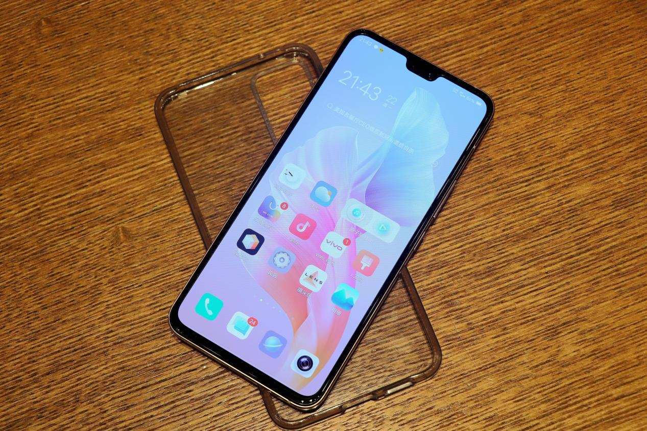vivo S9轻薄自拍旗舰除了能拍外，畅玩游戏体验更不凡