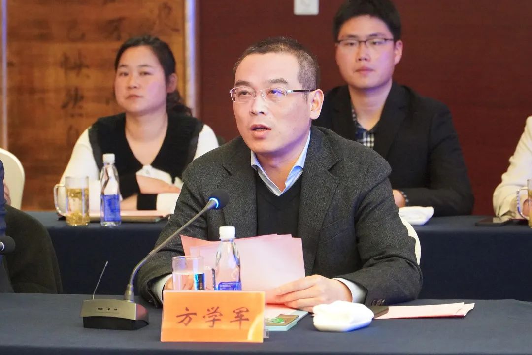 社渚镇党委书记方学军主持仪式他表示,同心栽好梧桐树,诚意引来金凤凰