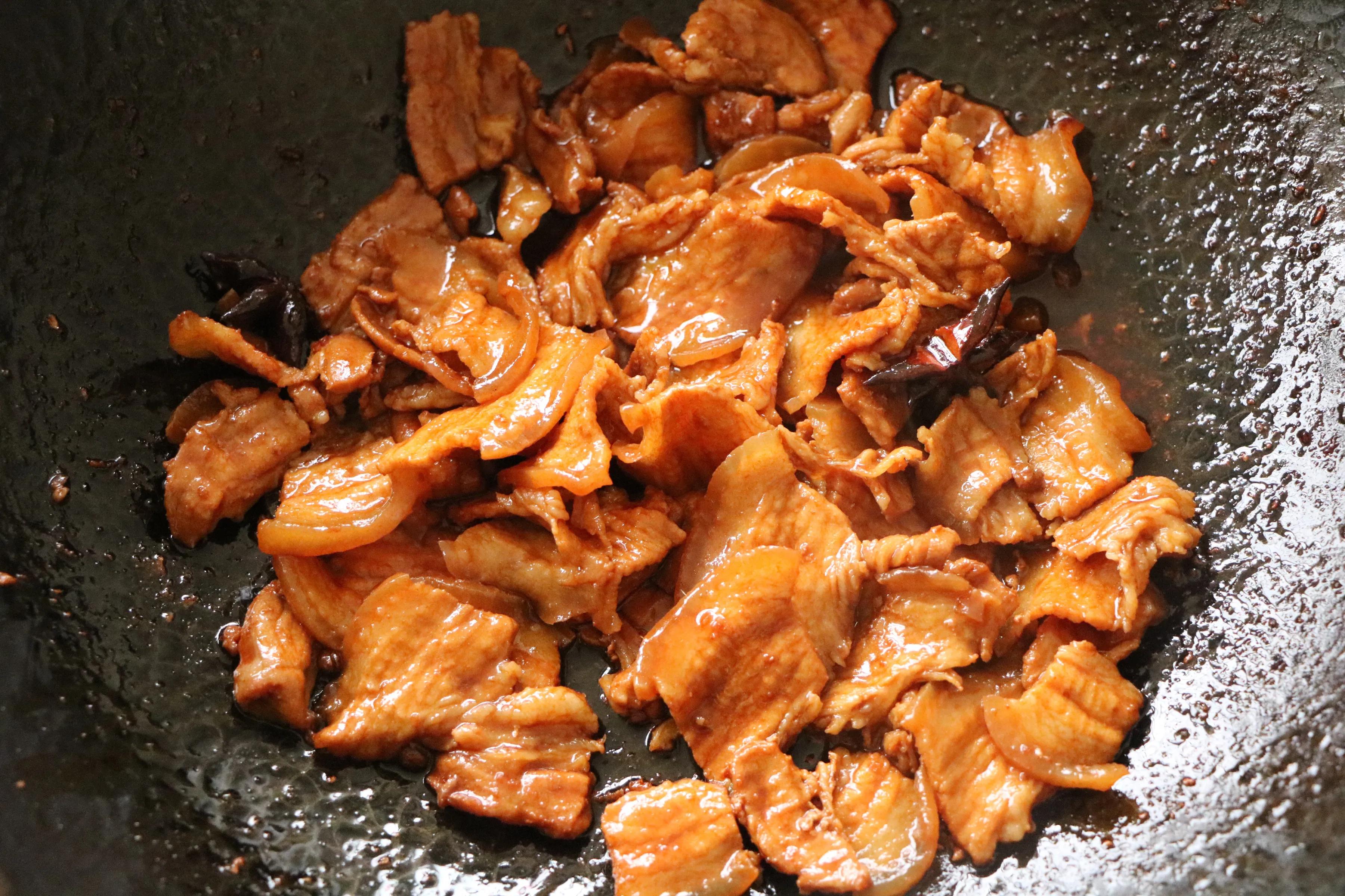 立夏了，這樣的小炒菜要多吃，葷素搭配，營養下飯，孩子超愛吃