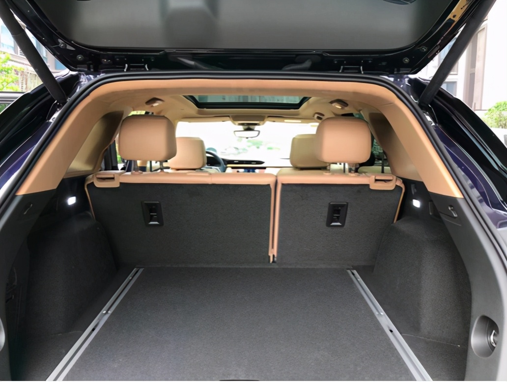 凯迪拉克XT5-48V轻混车型试驾体验