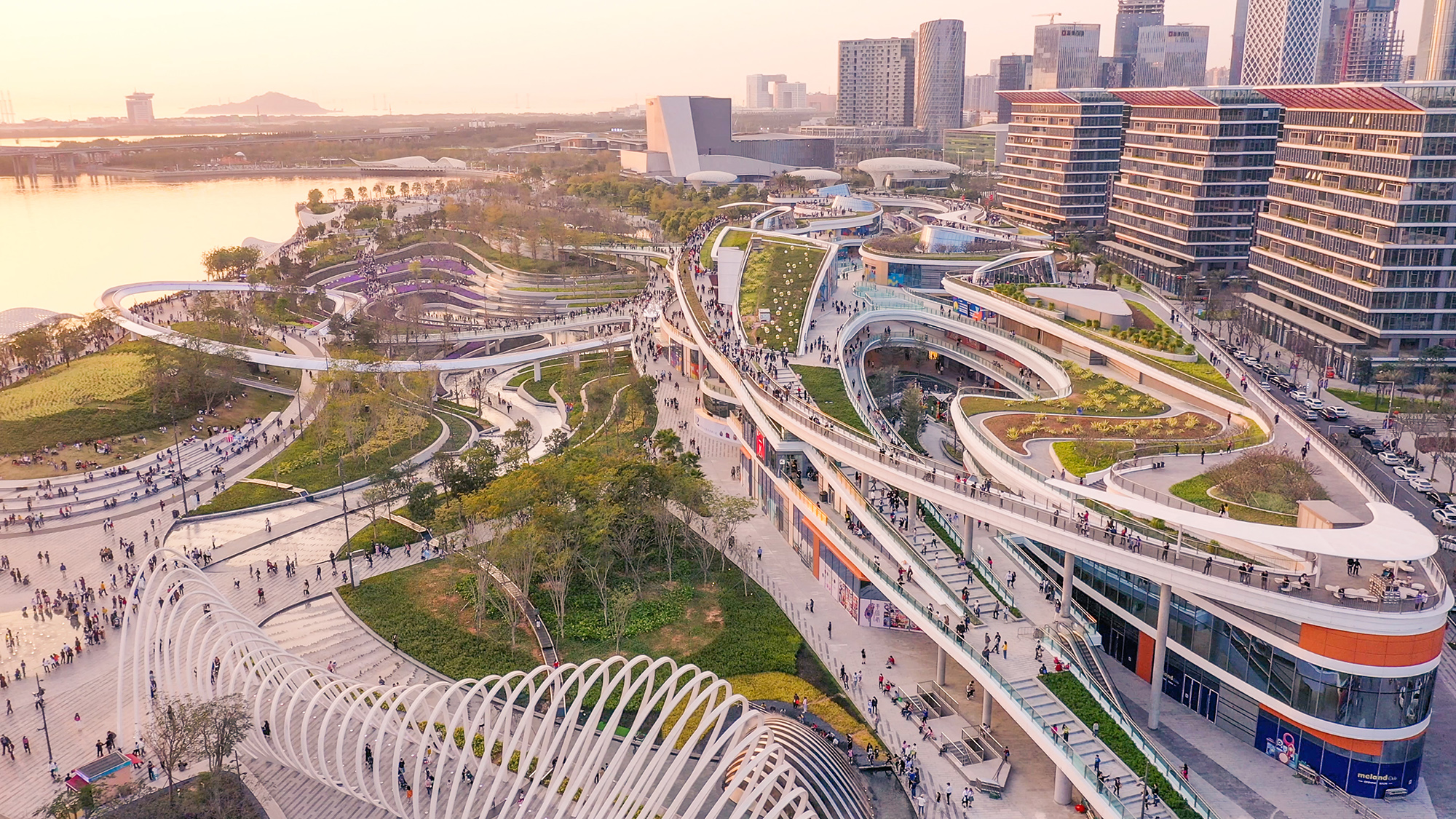 链接自然生态与都市生活，“很深圳”的地标塑造者 / LLA建筑设计