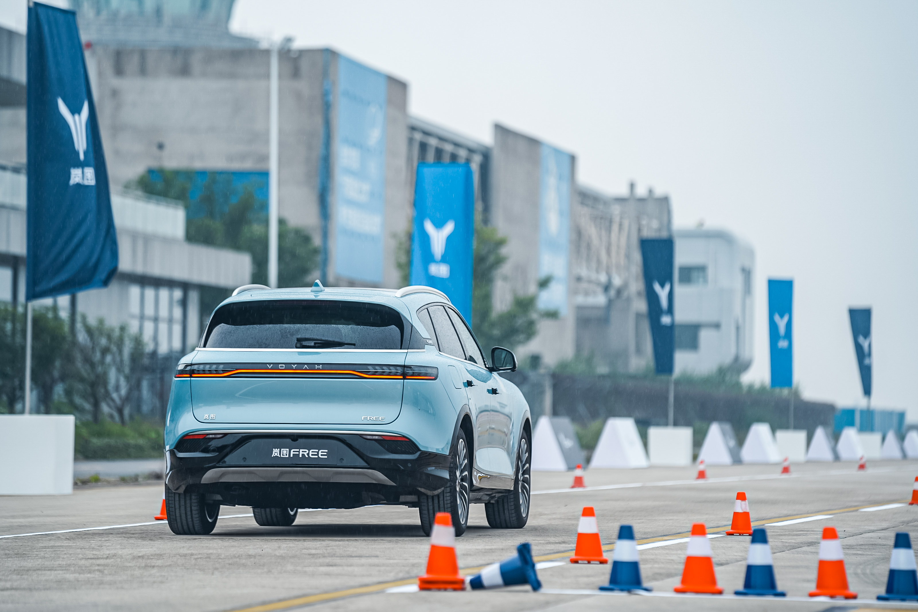 东风第5200万辆汽车—首辆岚图FREE下线 开启全国高性能试驾