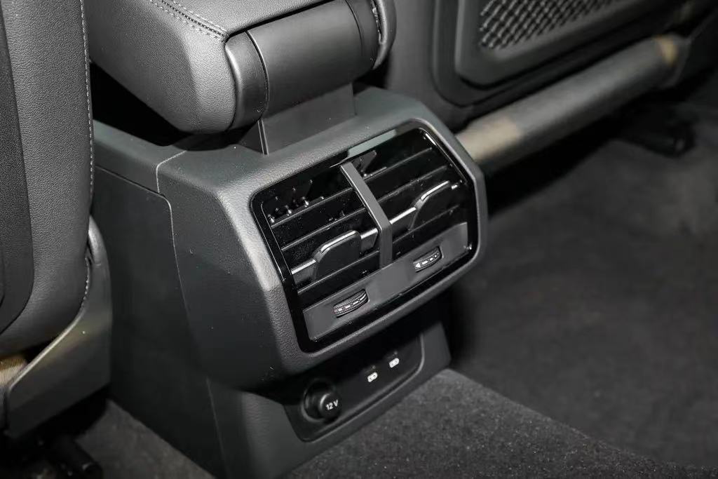 What should I do if the rear air conditioner of Audi Q3 does not come