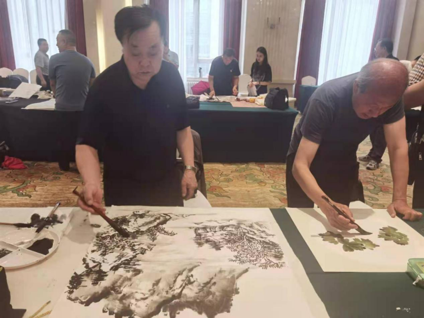 “浓墨重彩颂党恩”书画联谊会在呼和浩特举行
