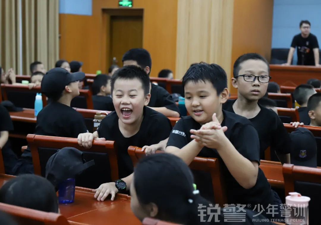 广东警官学院少年警训夏令营：别样的“云结营”，一样的警训情