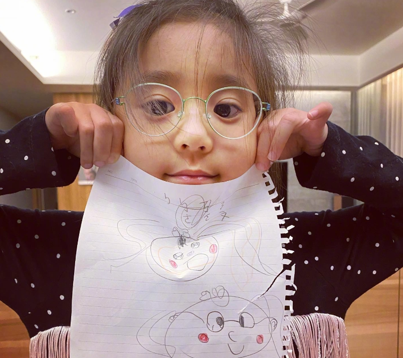 咘咘美照被傳，3歲妹妹波妞意外成焦點，這生圖顏值美翻了呀