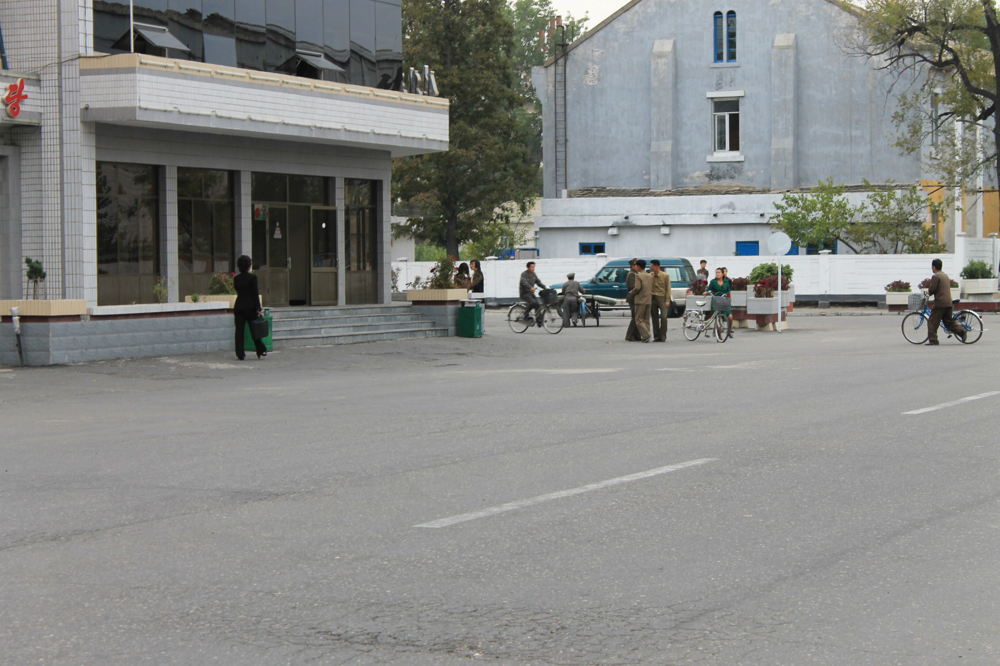朝鲜这座边境城市叫新义州,是平安北道的首府,也是朝鲜对外贸易的重要