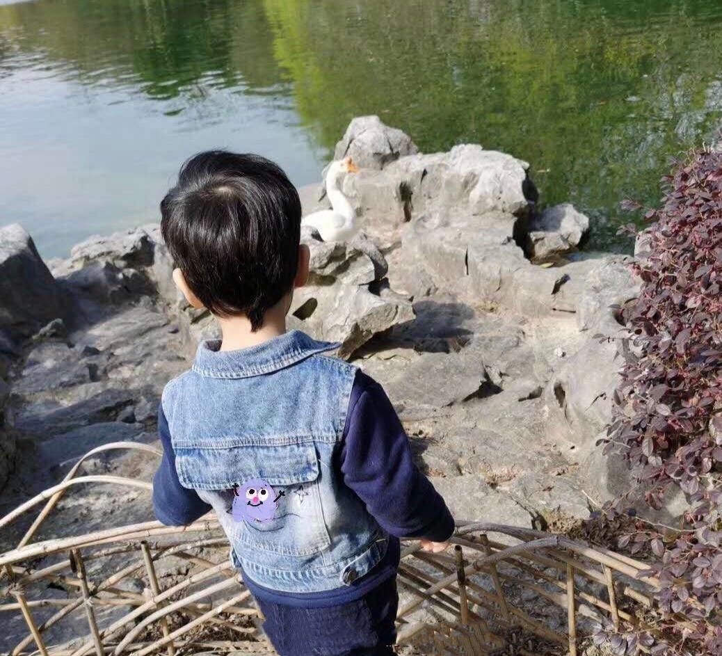 黃曉明43歲生日，兒子第一次為他唱生日歌，甜喊“爸爸我愛你”