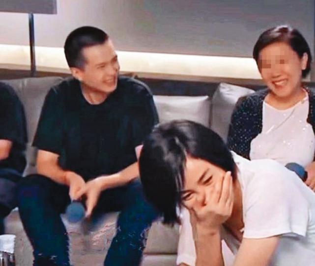 好友曝王菲谢霆锋感情现状，小鲜肉是两人共同朋友，力破情变传闻