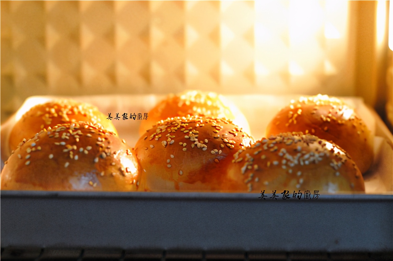 家有烤箱一定要試試，不用黃油的漢堡坯，柔軟拉絲，比買的好吃