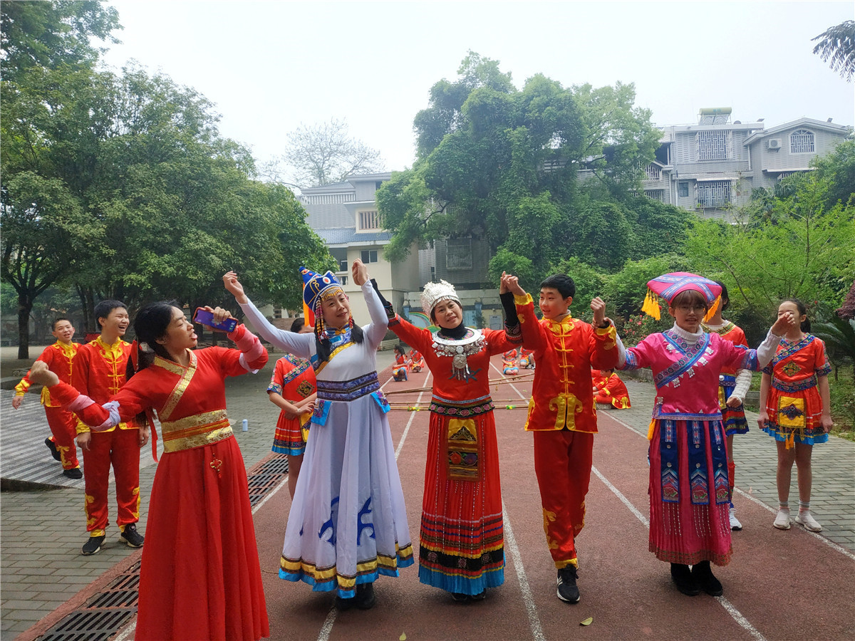 秀峰区桥头小学开展民族团结一家亲文明活动(图13)