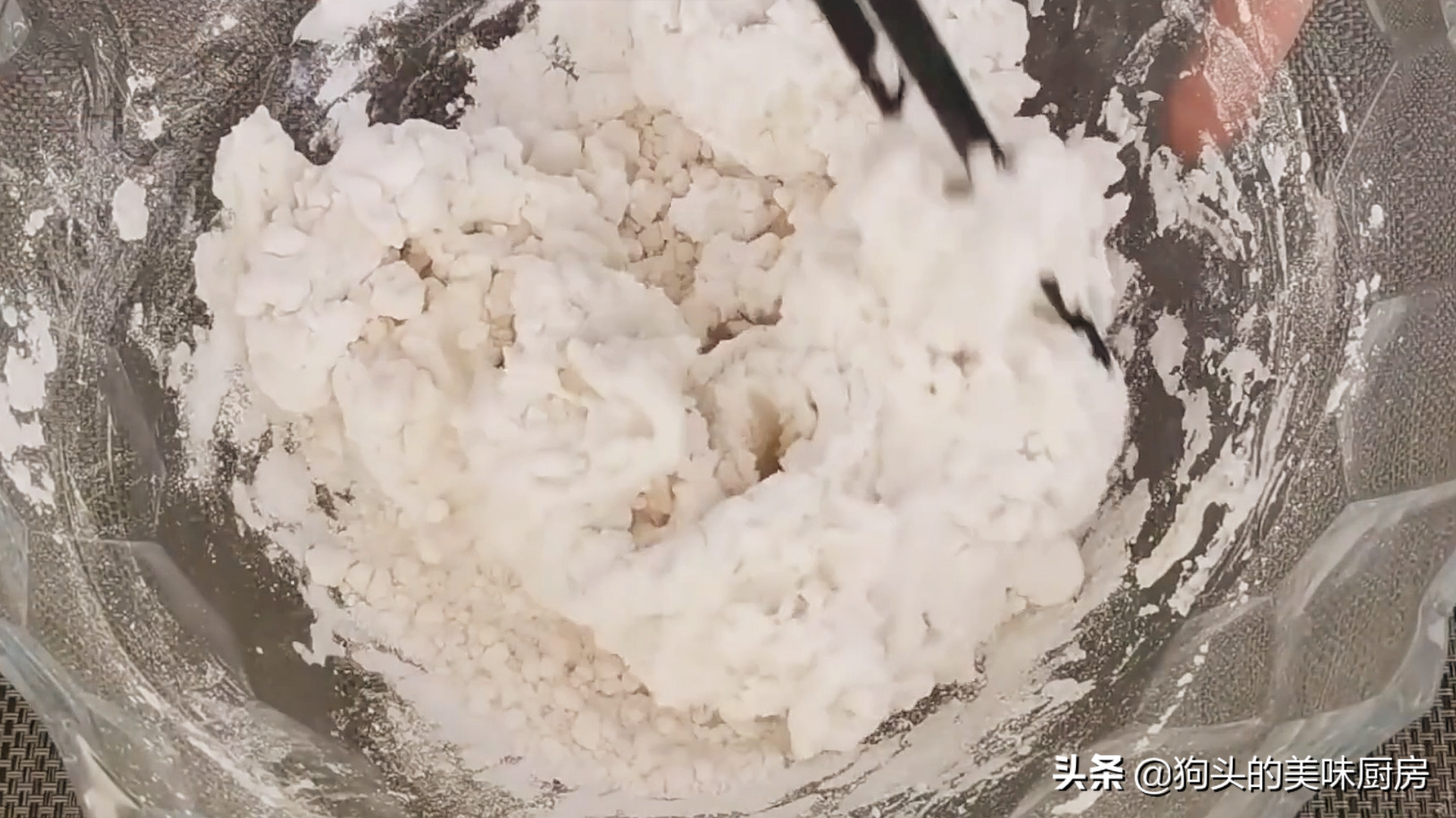 愛吃糯米粉的不要錯過，學會這樣做，外酥裡糯，香甜不粘牙