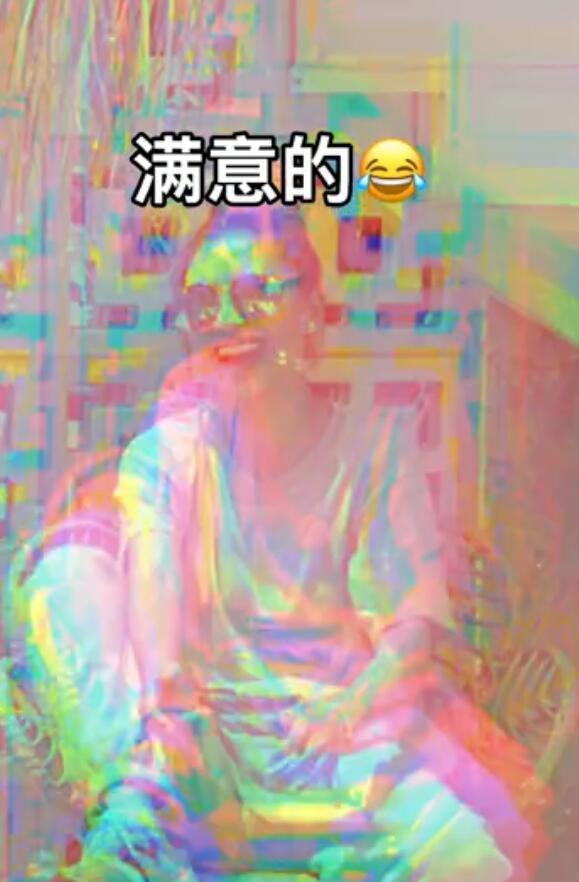 应采儿陪儿子拍大片，亲自指导还跪地帮整理衣服，Jasper乖巧配合