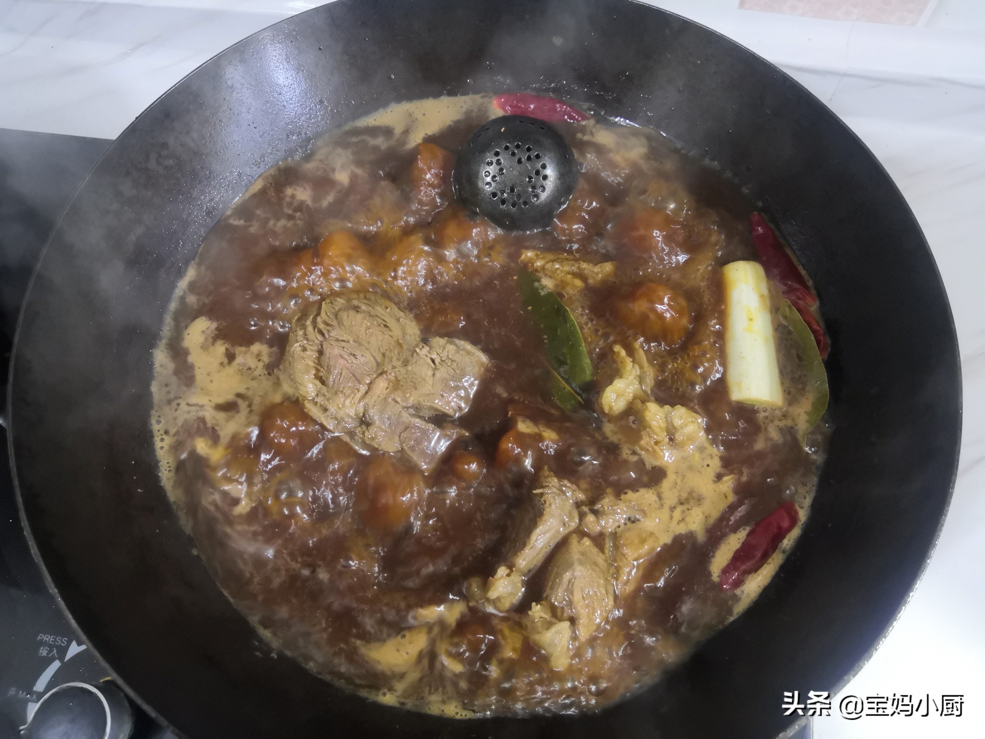 很靠譜的醬牛肉做法，年夜飯上每年必備，用料家常，電飯煲就搞定