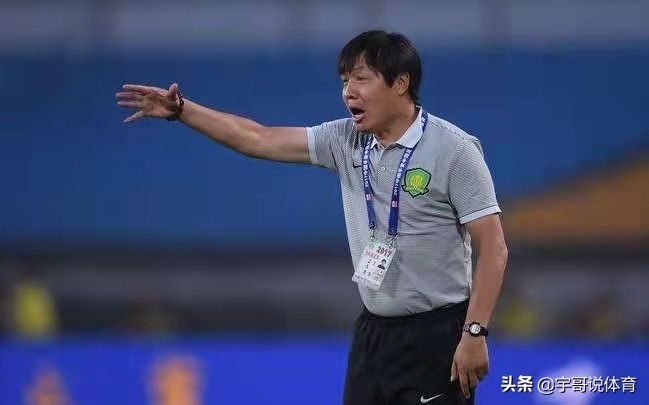 前国脚谢峰力挺郎平暗讽谢晖，赋闲在家事业不