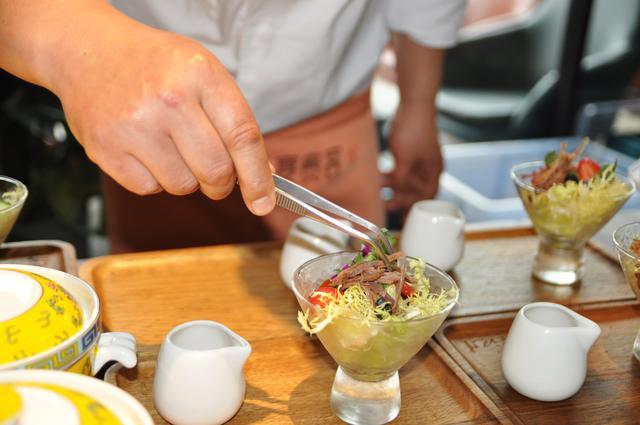 到顾客企业做高端绍兴菜，这场私人订制宴会太炫了