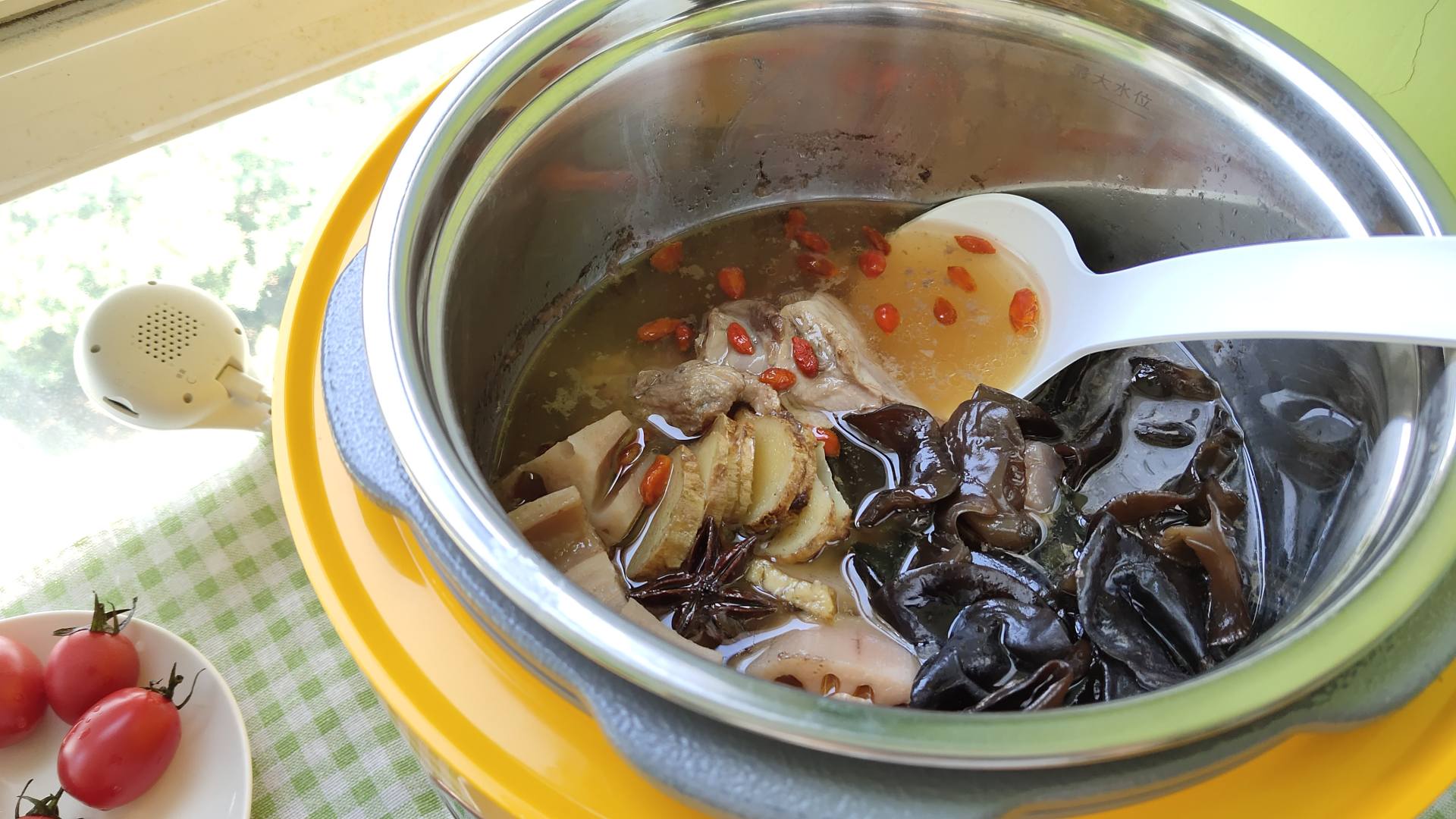 夏季版极简食谱，电饭锅一键转换成电压力锅，减少一半的烹饪时间