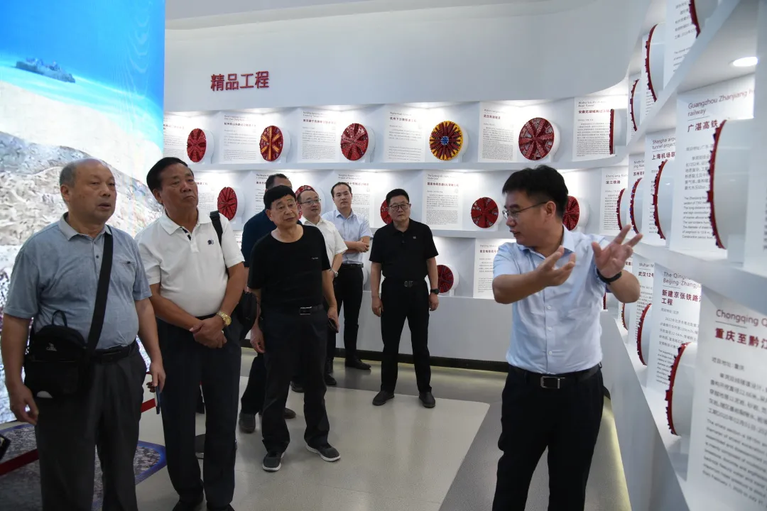 老兵走基层看发展：一路红色一路情 别样发展别样新