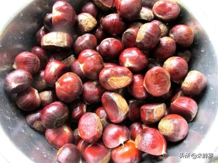 There is a trick to boil chestnuts. They are easy to peel when they are done. In fact, it is done with one trick.