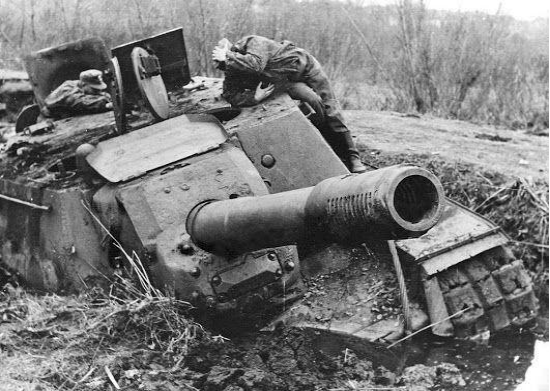 苏联红军钢铁洪流中的中坚力量，“动物杀手”SU-152自行火炮