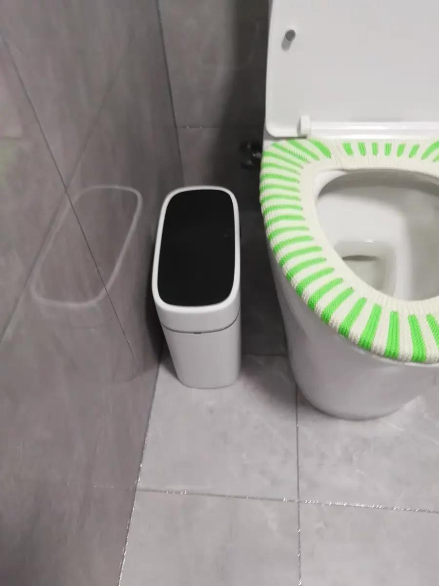 After going to the toilet, should I wipe it with paper or wash it with