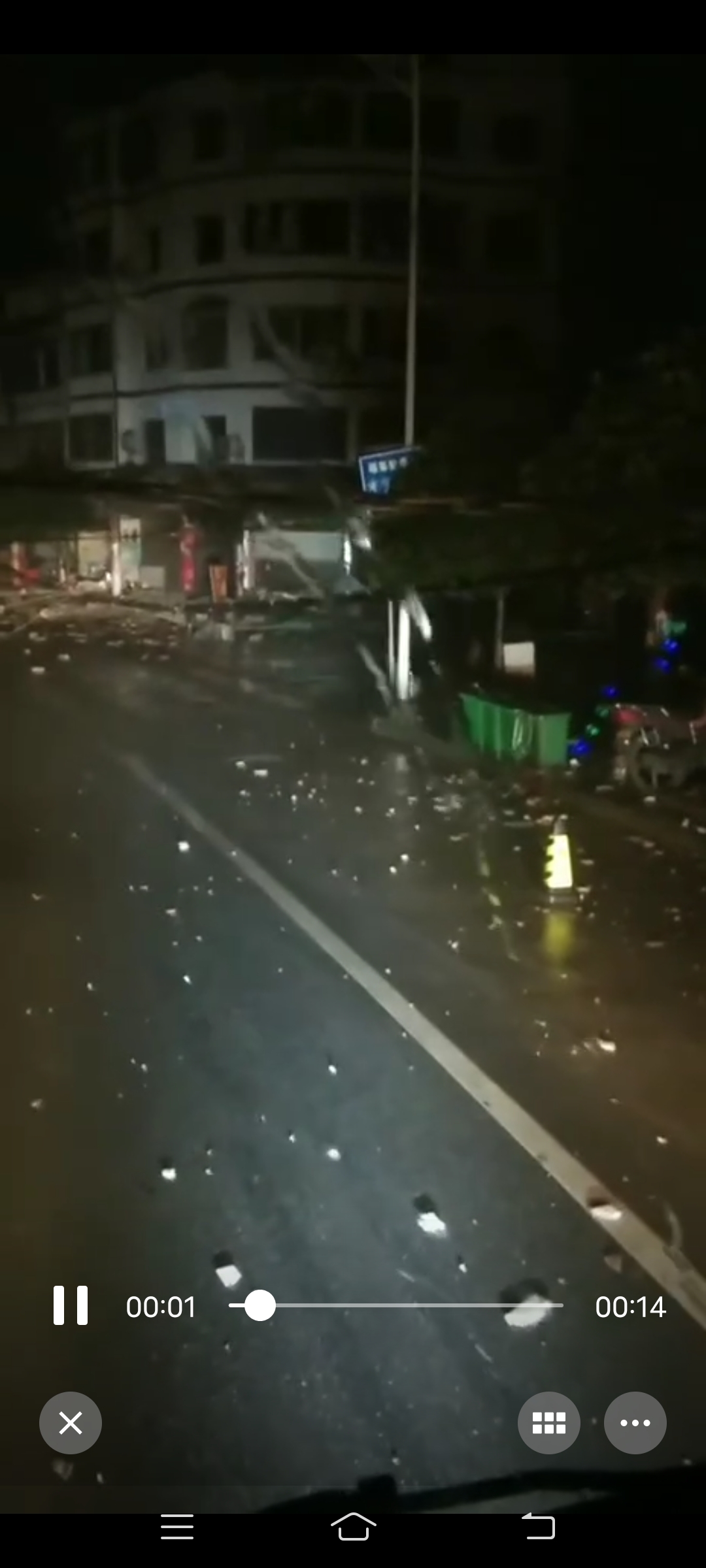 四川泸县发生6.0级地震，有人穿内裤冲到街上 多支消防力量集结支援当地