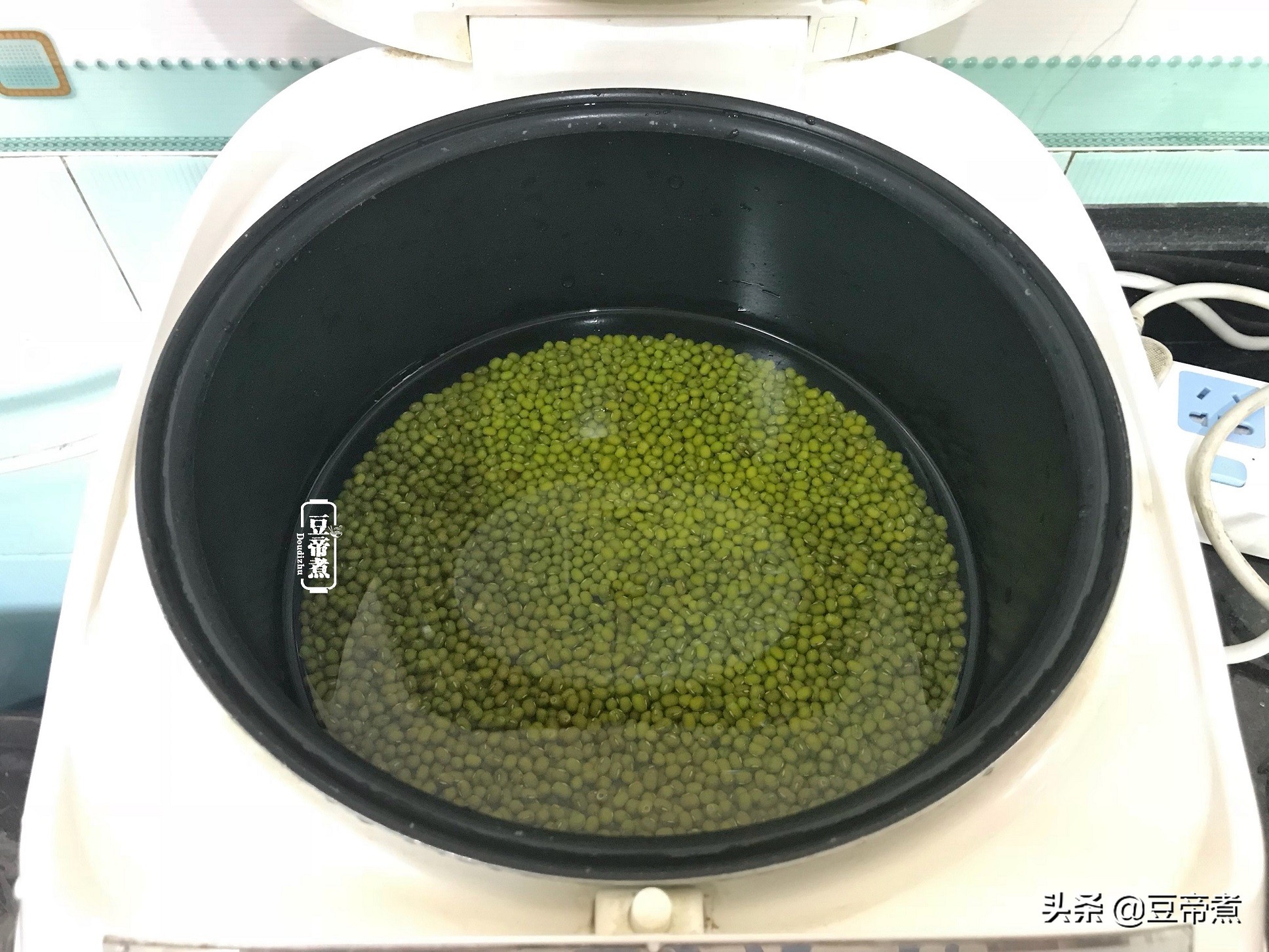 消暑解渴的绿豆汤，为何煮出来不翠绿，因为从第一步开始你就错了