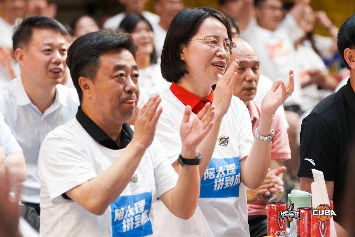 CUBA上熱搜，太原理工大學的籃球氛圍一直處於全國高校中的第一梯隊。四人一組的VIP坐席，3000名狂熱的廈大學子坐鎮主場瘋狂地為主隊吶喊助威，對著屏幕向球迷們表示感謝，這次第二主場的觀賽活動非常好，                </div></article></section><area dir=