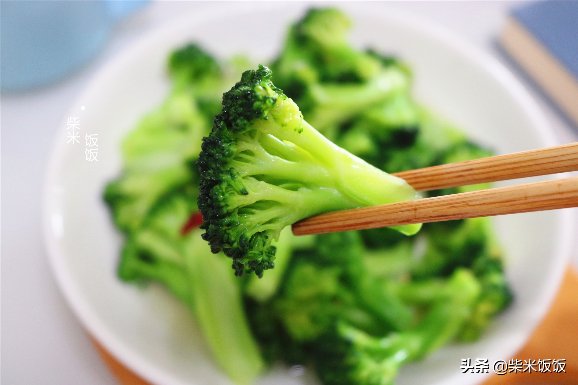 西兰花好不好吃？试试这做法，只用4种调味料，脆嫩爽口吃不够