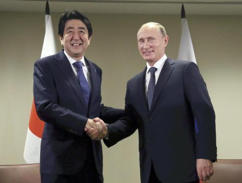 俄罗斯撞翻日本渔船，日本扣押船员，突发事件到底将何去何从？