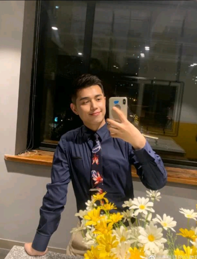 李佳琪助理离开后开始单干？微博粉丝量暴增，