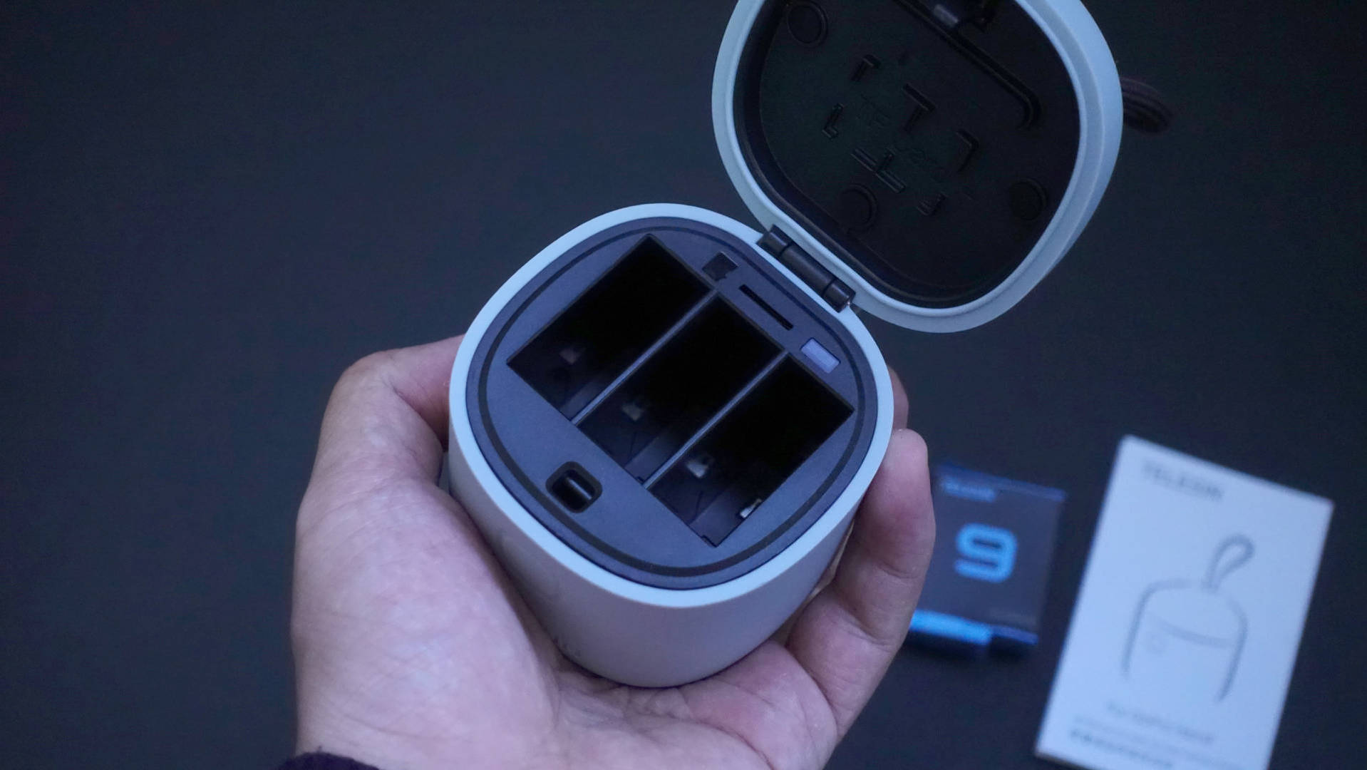 泰迅TELESIN充电盒体验：有了它家中的狗破再也不怕断电了