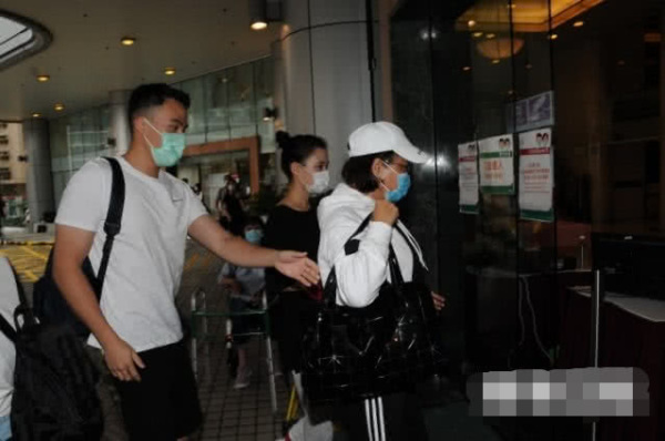 98岁赌王何鸿燊病逝，墓地公开，生前最后公开照