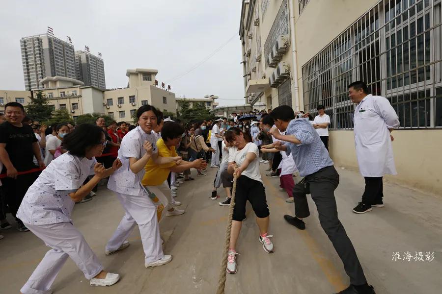 三原县医院庆祝“5.12”国际护士节拔河比赛