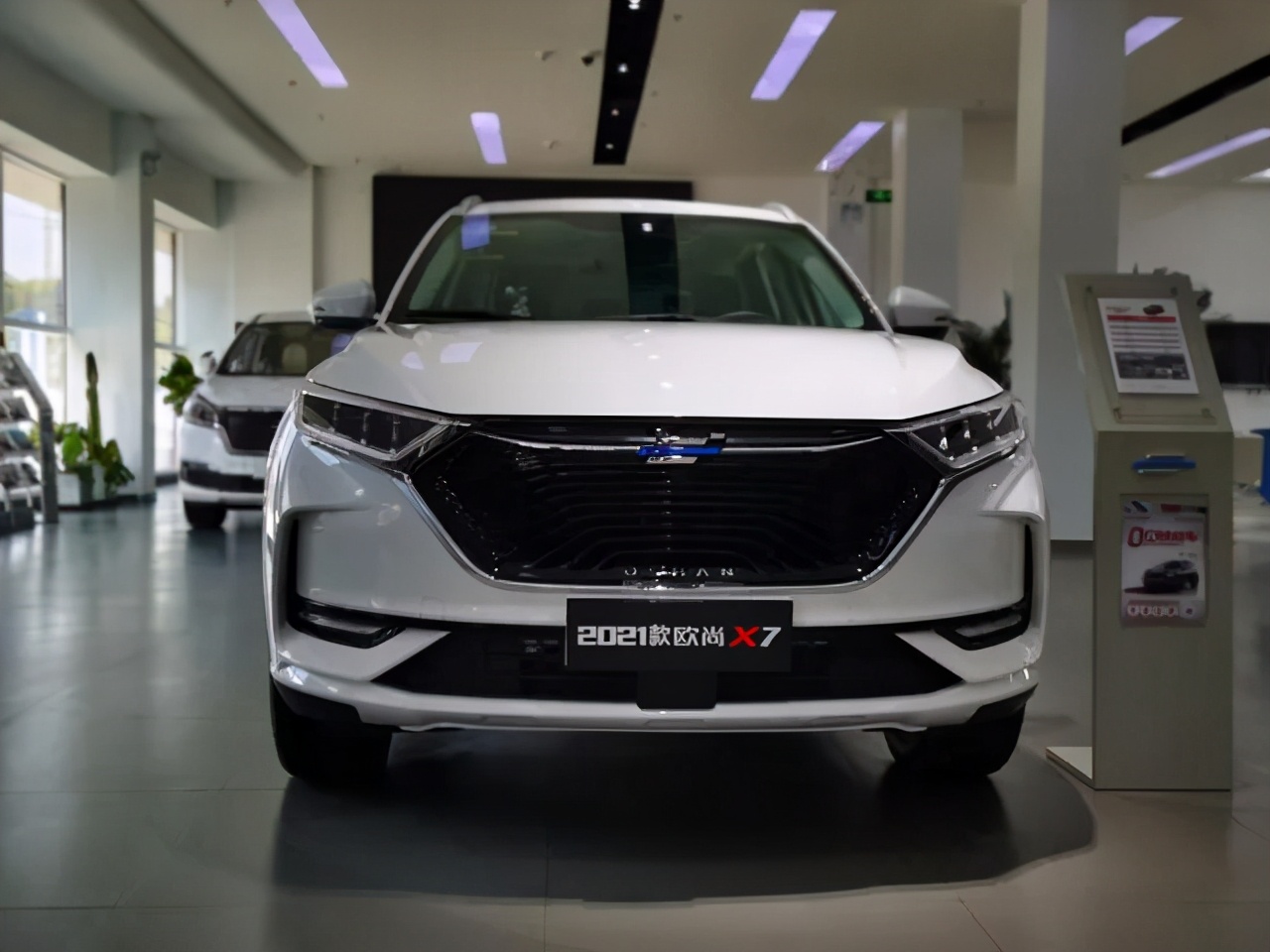 10万元价格带来20万级体验,到店实拍2021款长安欧尚x7