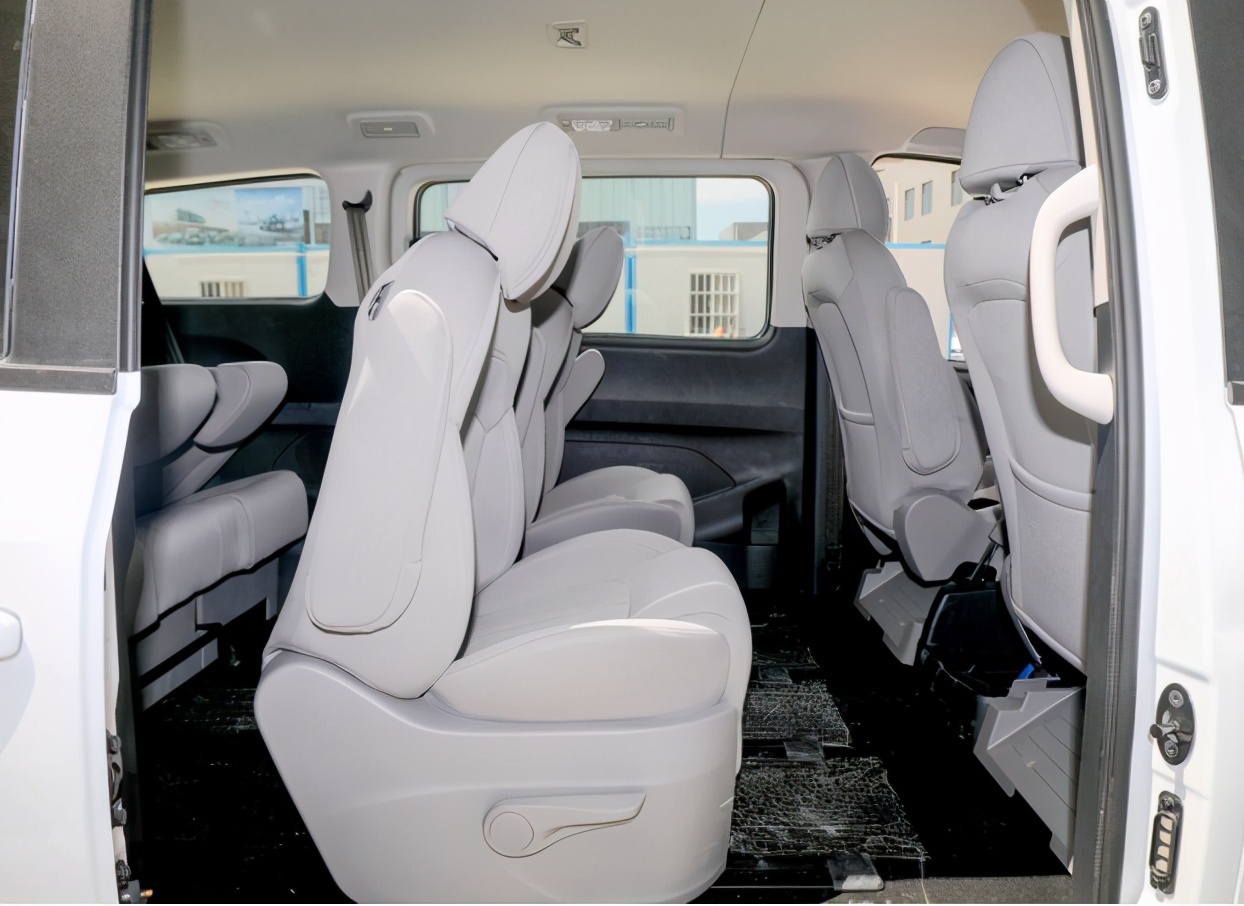 上汽大通MAXUS G10宜商宜家的三排座車型橫評