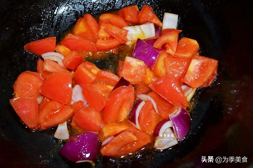 The method of beef stew with tomatoes, a local specialties fusion of Chinese and Western, most suitable for cold autumn season