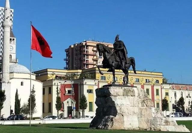 阿尔巴尼亚获得中国百亿援助，却恩将仇报抹黑中国，如今怎么样？