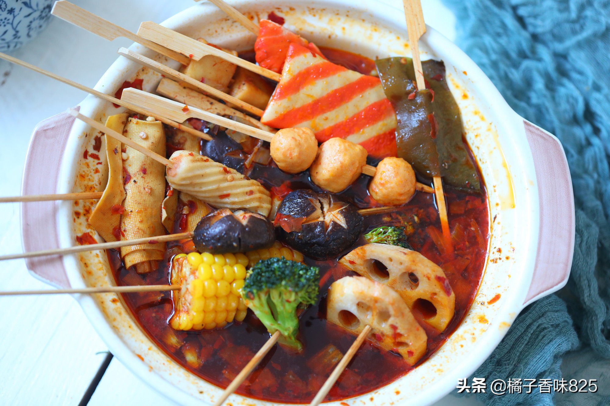 I Love Skewers Hot Pot In Winter The Skewers Are Spicy And Enjoyable And The Whole Body Is