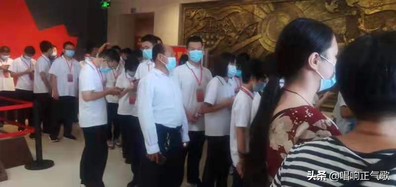 爱家乡志愿者联合学生家长到安平第一个全国农村党支部参观学习