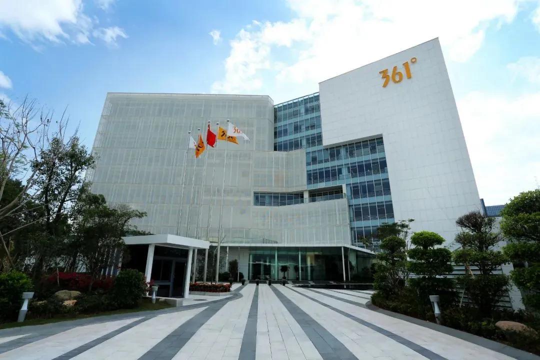 安踏体育股价首破百！泉企持续助力体育赛事