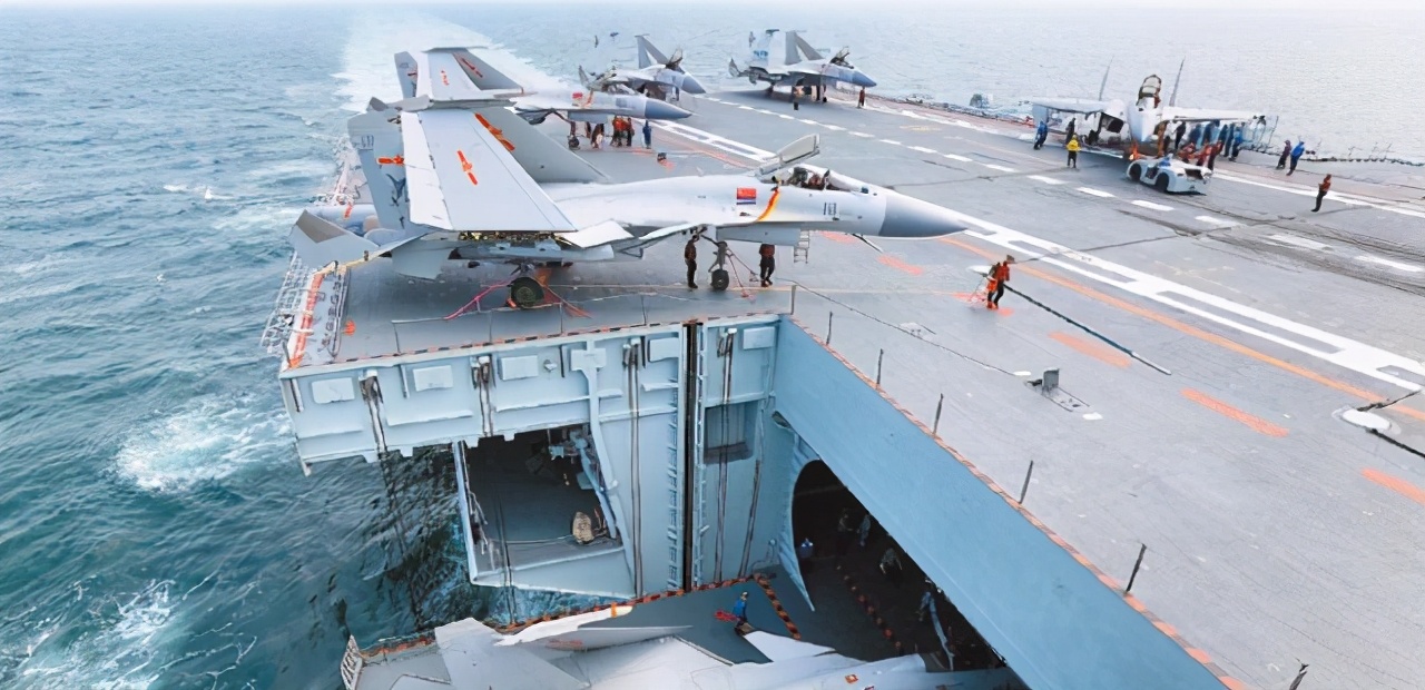 东部战区保持高度戒备，随时可封锁台湾海峡，对美军舰关门打狗