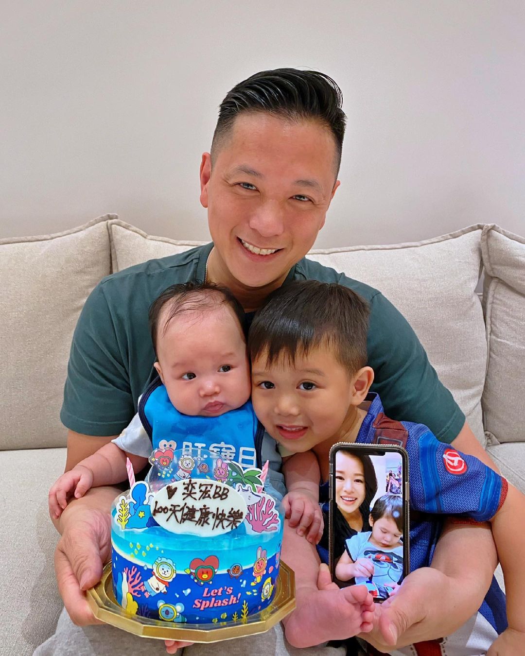 李乘德晒照为三胎儿子庆祝百日，胡杏儿隔空出镜，奕宏神态像奕霆