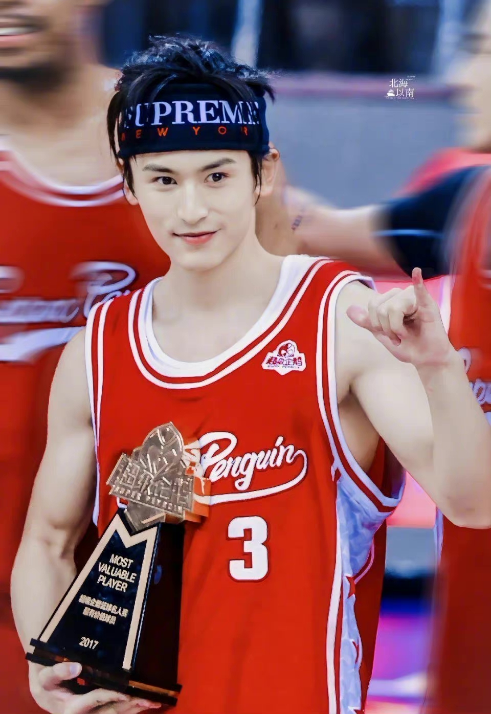 Zhang Zhehan became a fivecharacter female star?Gong Jun's new drama official Xuan Lang Lang