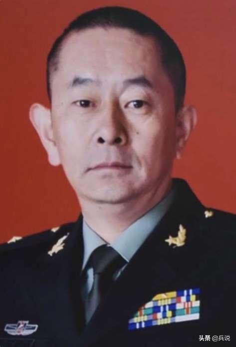 镜头里的将军：赵宗歧审问越军少尉，拍桌子大吼，吓得俘虏打抖