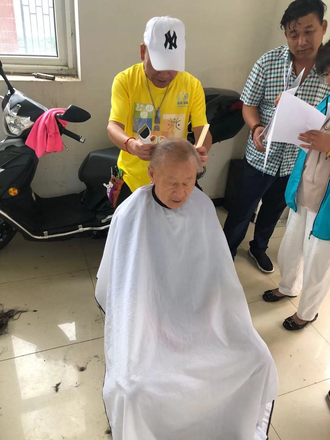 党员为民服务很温馨